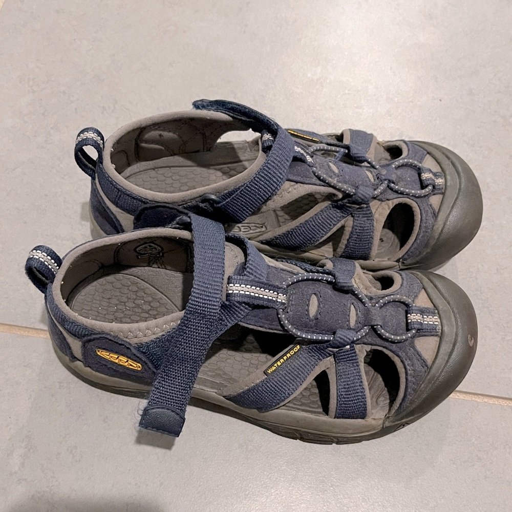 KEEN Unisex-Child Venice H2 Closed Toe Water Sandals size 3